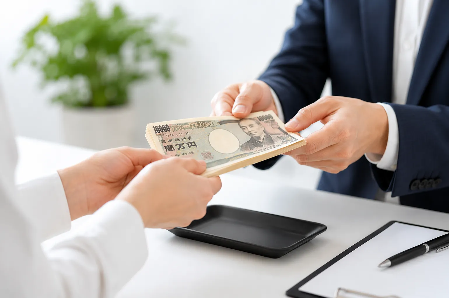 商談成立、その場で現金でお支払い