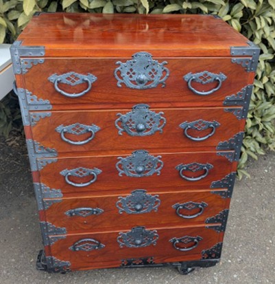 埼玉県熊谷市で岩谷堂箪笥を買取させていただきました。