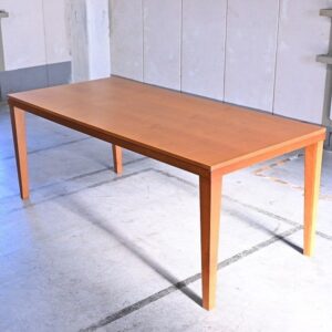 cassina「MALAGA:マラガ」ダイニングテーブル