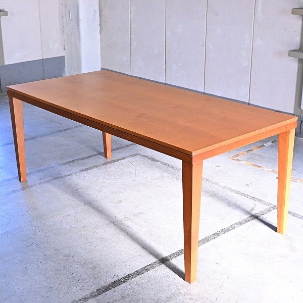 cassina「MALAGA:マラガ」ダイニングテーブル