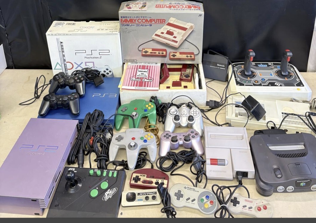 さいたま市浦和区で実家解体の為、古家具、昭和レトロ品、ゲーム機の買取に伺って参りました。