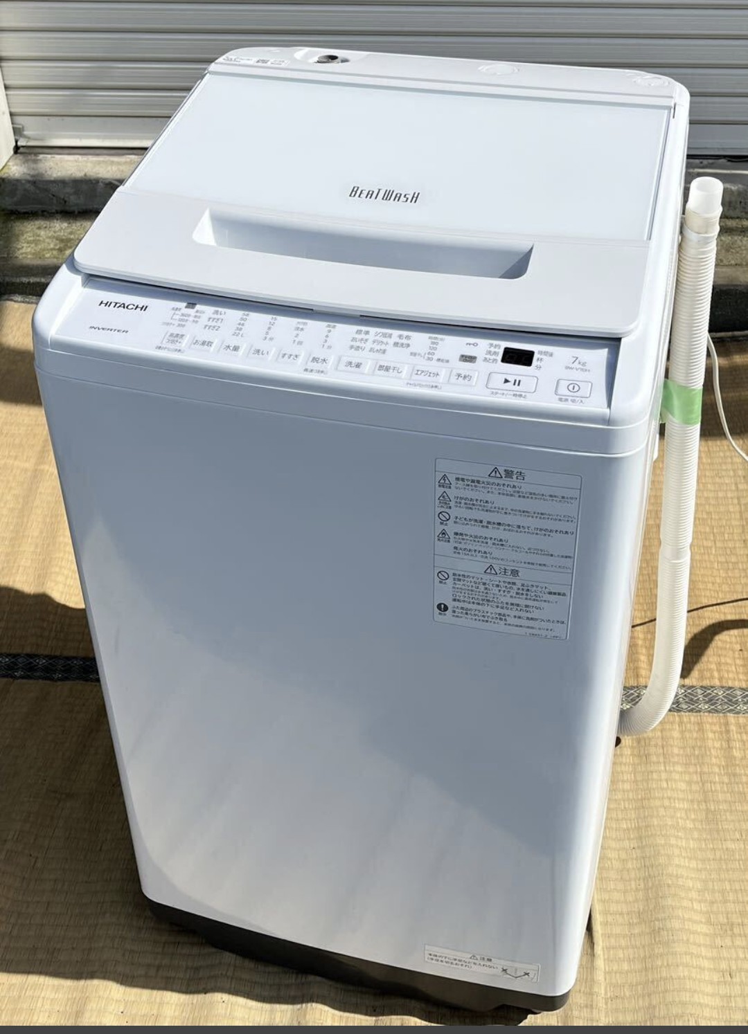 所沢市にて引越の為に不用となった洗濯機、電子レンジなどの家電製品、ニトリ食器棚、ダイニングセット、飾り棚などの家具の買取をさせて頂きました。