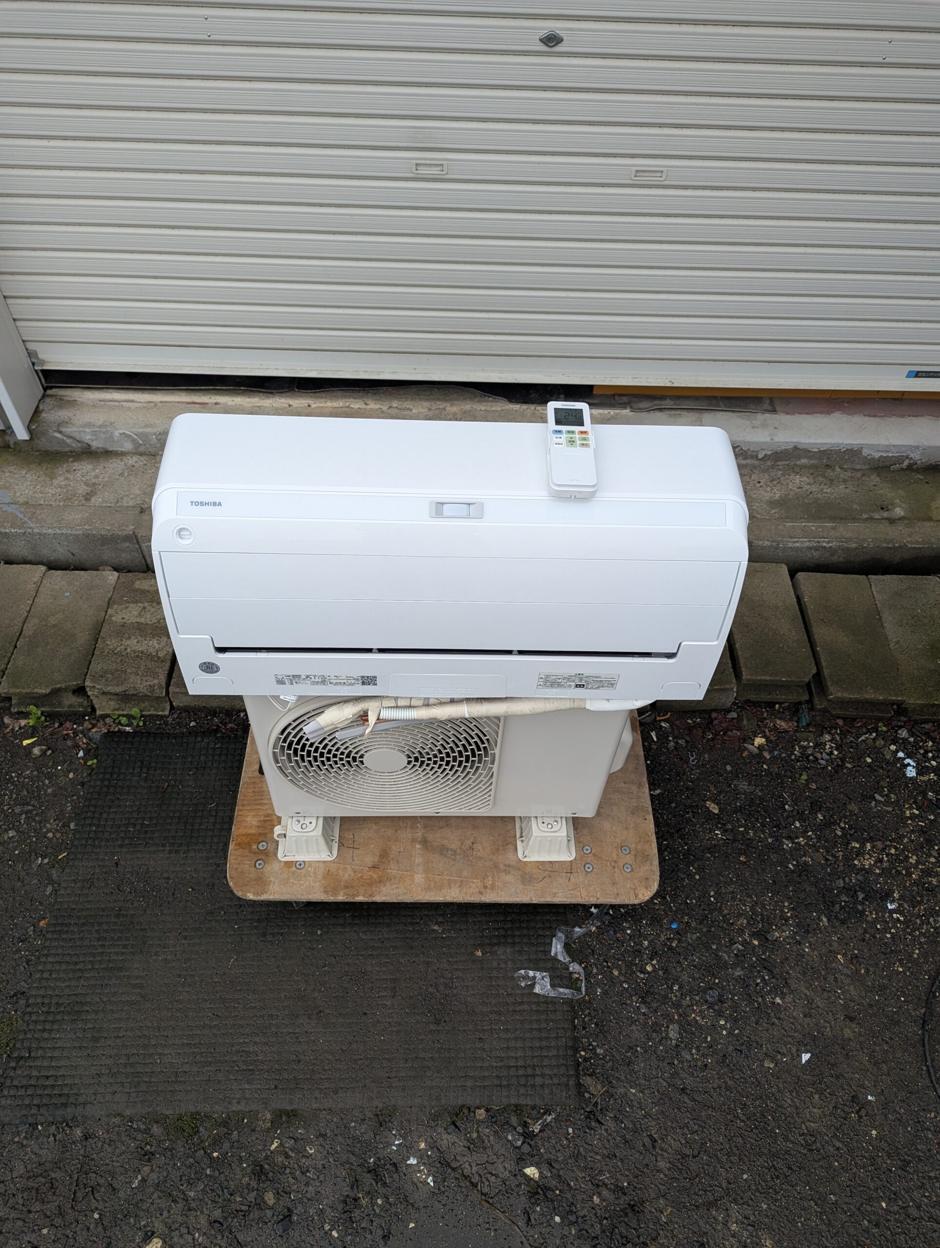 さいたま市浦和区にてエアコン・液晶テレビ・冷蔵庫などの家電製品、食器棚、ダイニングセット、ソファーなど買取に伺って来ました。